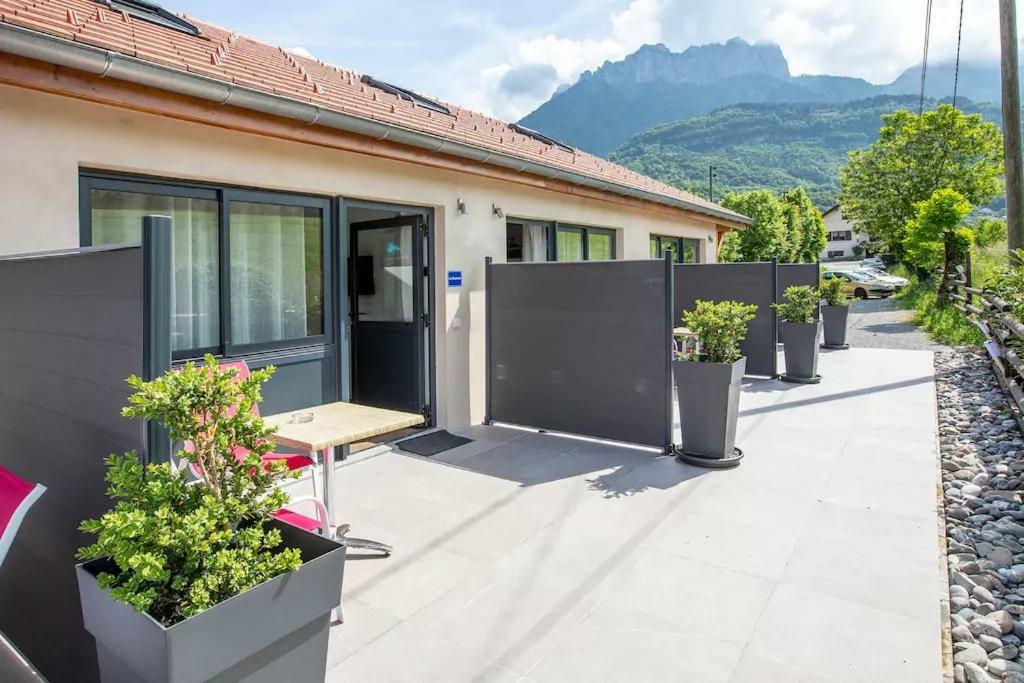 Domaine Des Ecuries - Appartements Meubles A Talloires Exterior foto