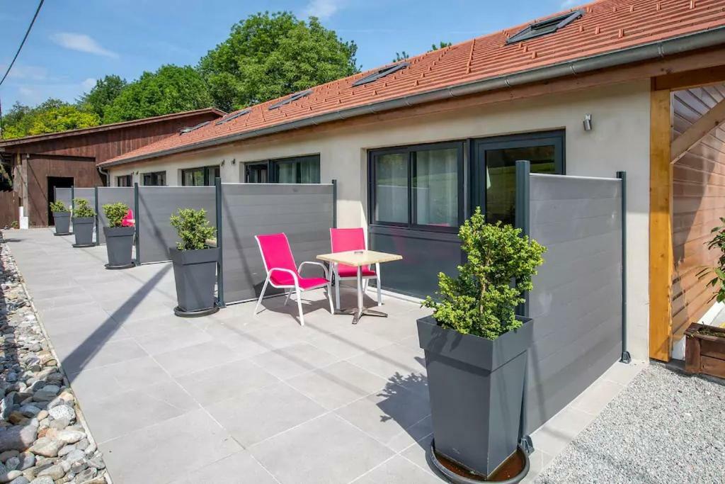 Domaine Des Ecuries - Appartements Meubles A Talloires Exterior foto